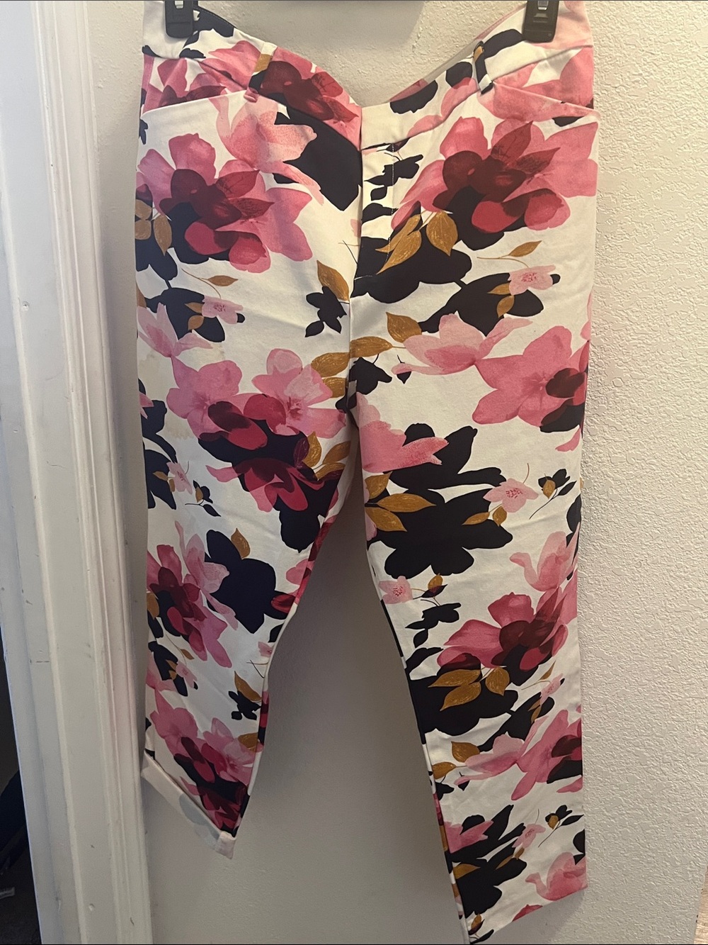 Old navy pixie floral Pants in off white Pink, navy & Gold